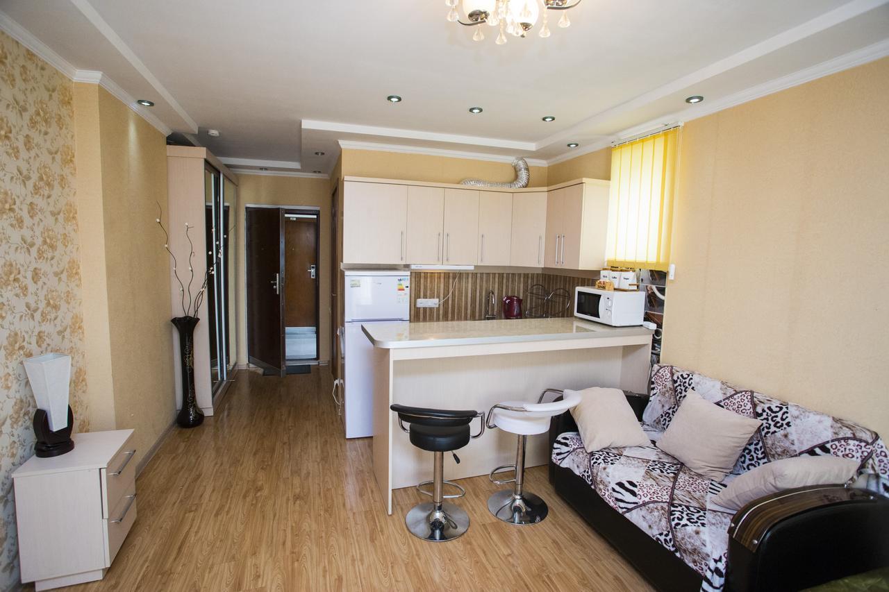 באטומי Apartment On Sherif Khimshiashvili Street 15B מראה חיצוני תמונה
